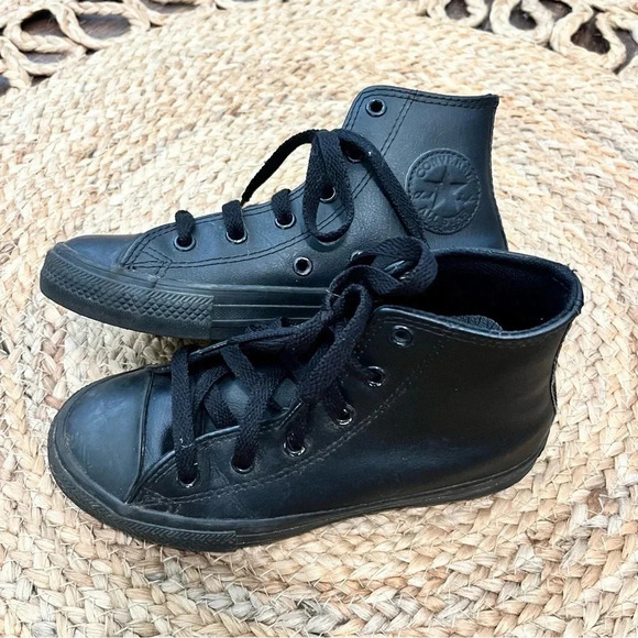 Converse Little Kids Chuck Taylor All Star Classic Hi Top Shoes Sneakers Size 1 - Picture 1 of 5